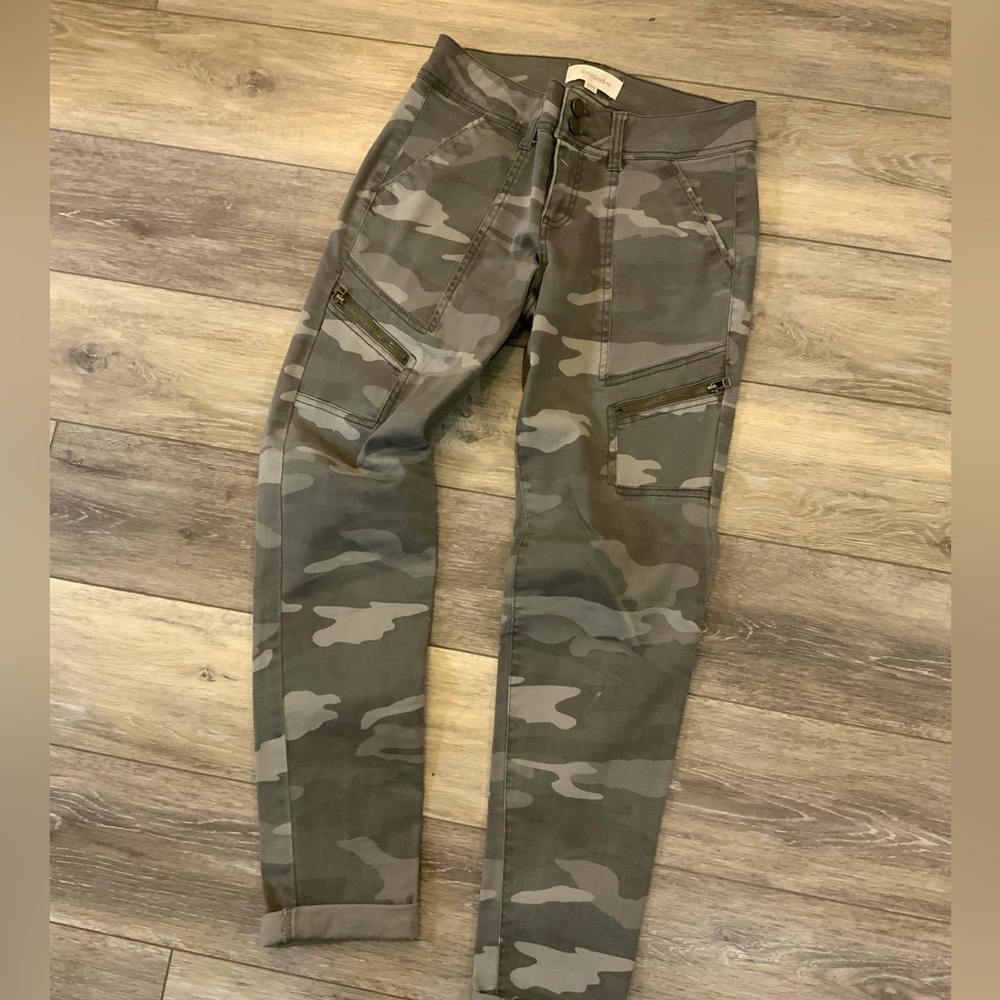Rewind camo pants. 3/26W.